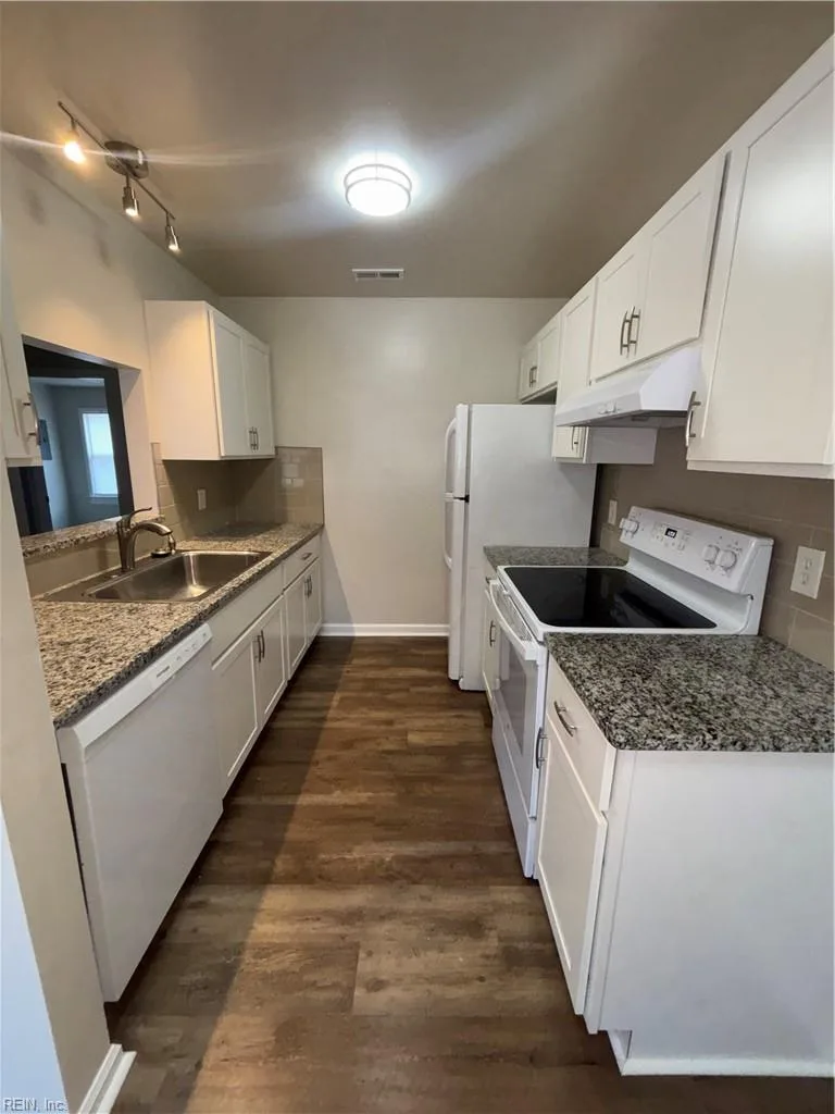 1512 Colonial AVE #D, NORFOLK VA 23517 - Photo 5