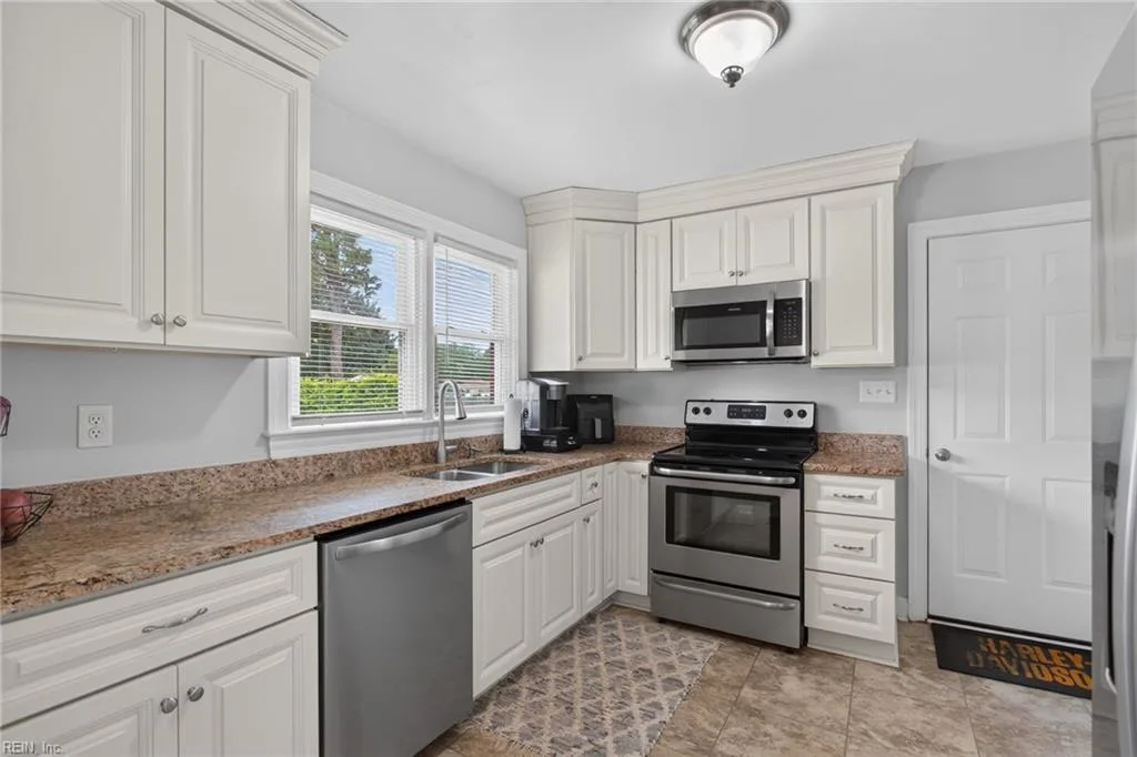 608 Turlington RD, SUFFOLK VA 23434 - Photo 4