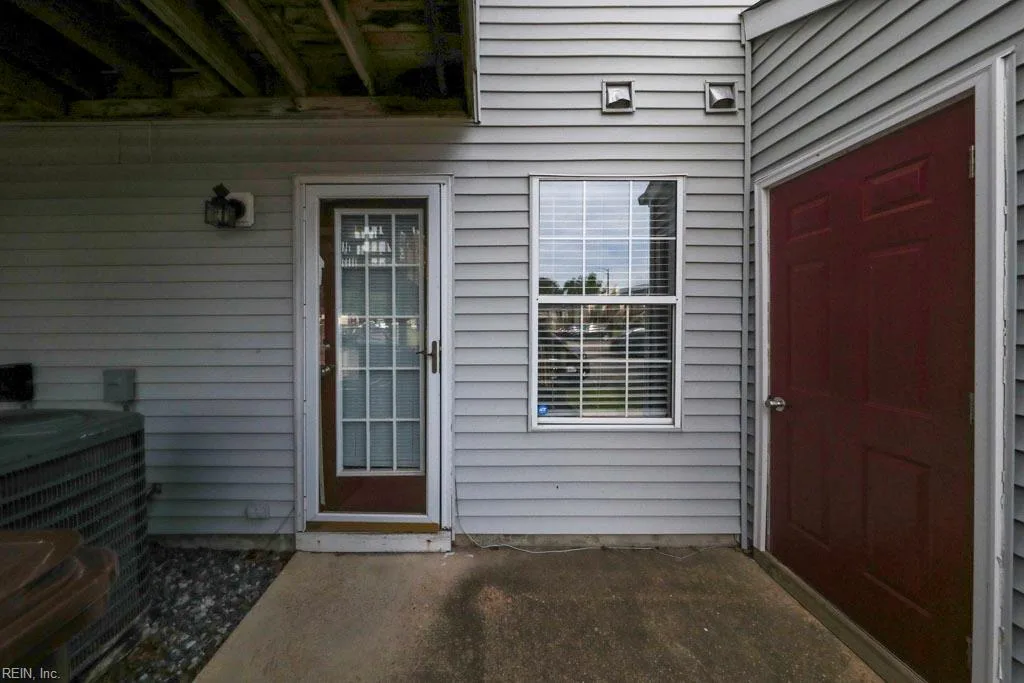3325 CLOVER MEADOWS DR, CHESAPEAKE VA 23321 - Photo 3