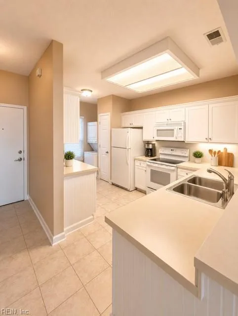 401 Harbour PT #302, VIRGINIABEACH VA 23451 - Photo 5