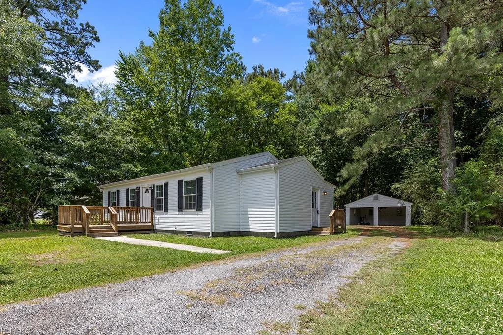 22283 Thomaston RD, NEWSOMS VA 23874 - Photo 4