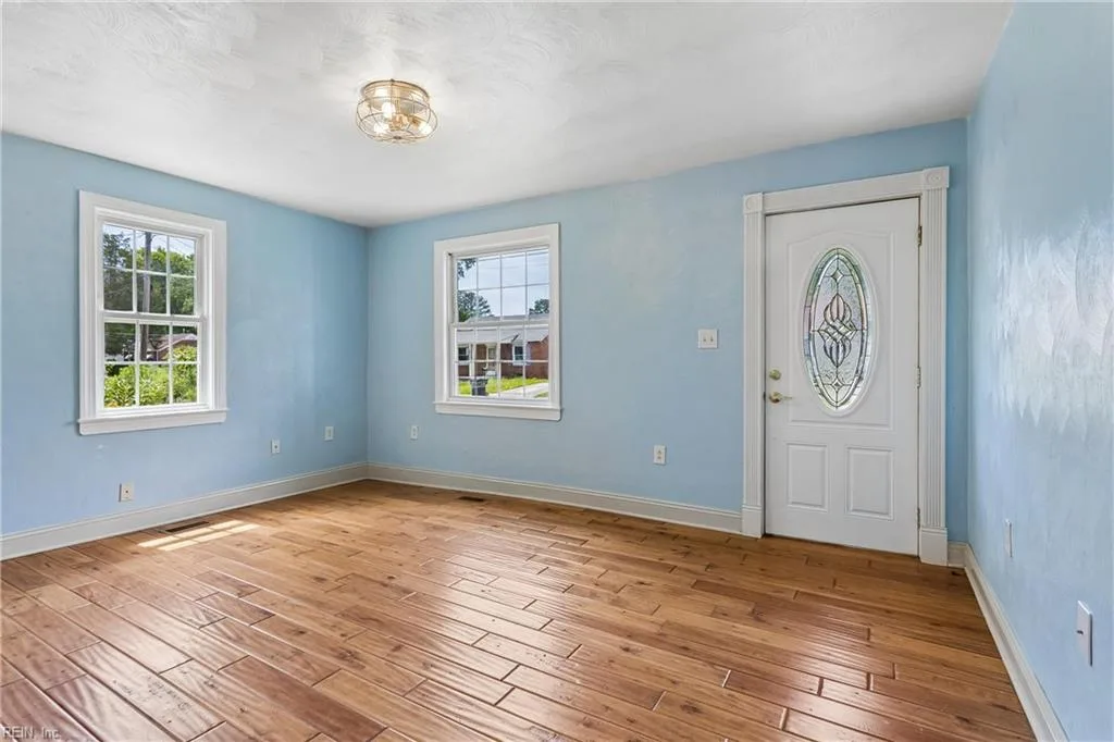18 N Colin DR, PORTSMOUTH VA 23701 - Photo 5
