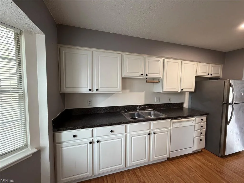 548 Hollomon DR, HAMPTON VA 23666 - Photo 3