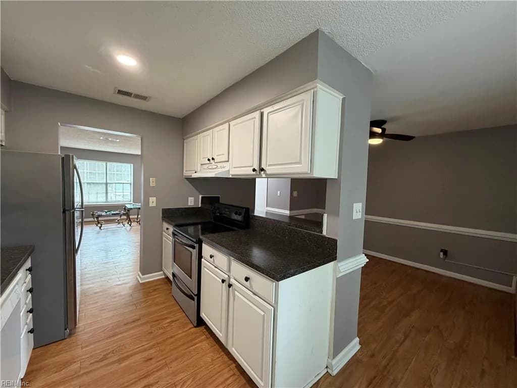 548 Hollomon DR, HAMPTON VA 23666 - Photo 5