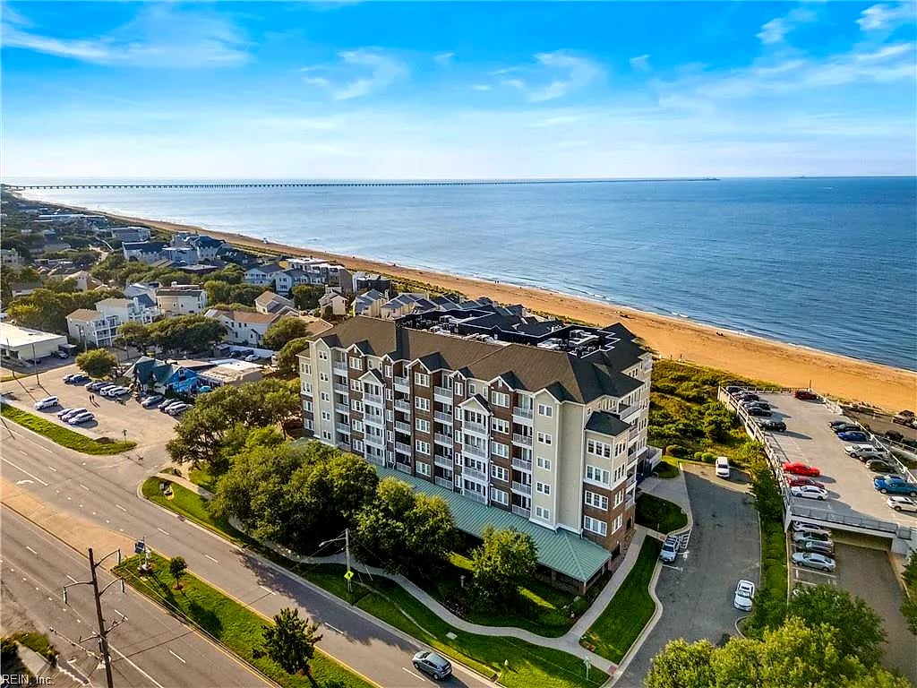 3800 Dupont CIR #302, VIRGINIA BEACH VA 23455
