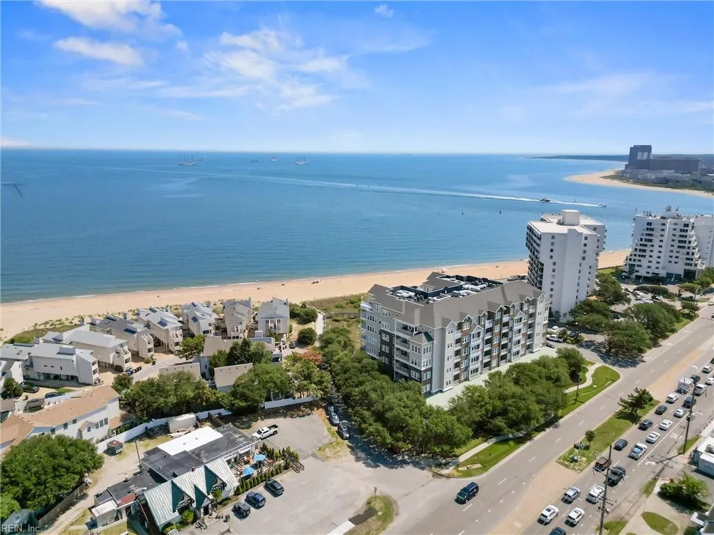 3800 Dupont CIR #302, VIRGINIABEACH VA 23455