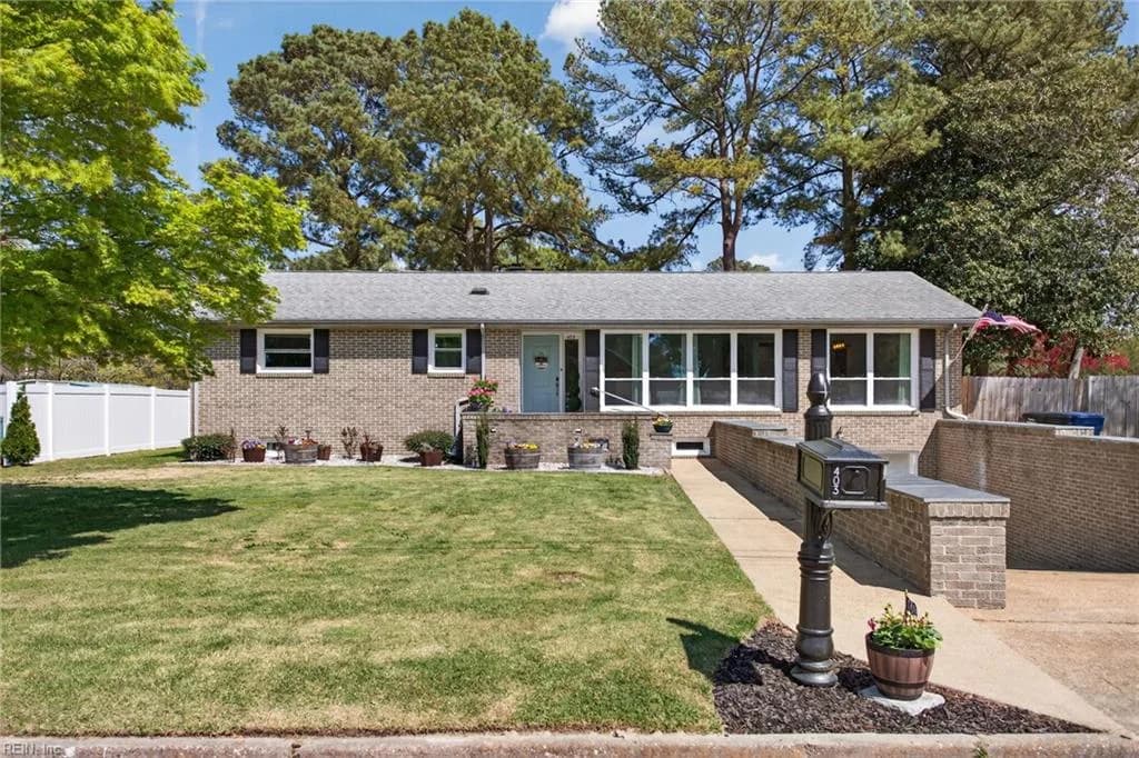 403 Holloway DR, PORTSMOUTH VA 23701 - Main photo