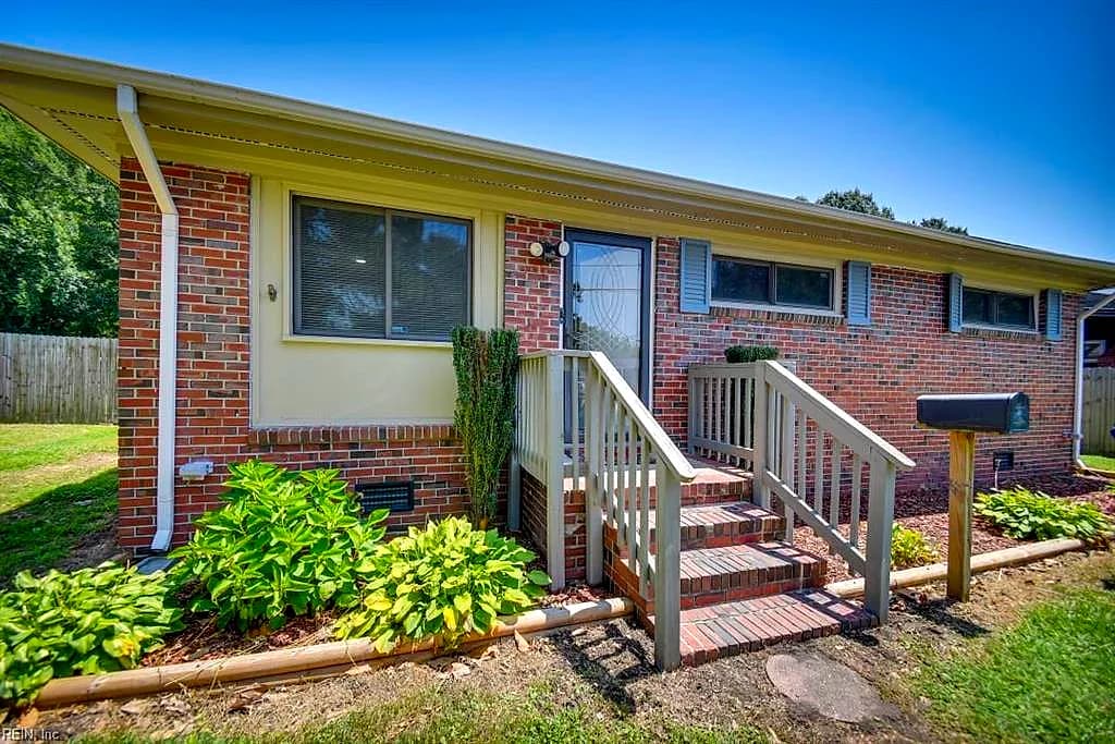 216 Matt LN, VIRGINIA BEACH VA 23454 - Photo 2