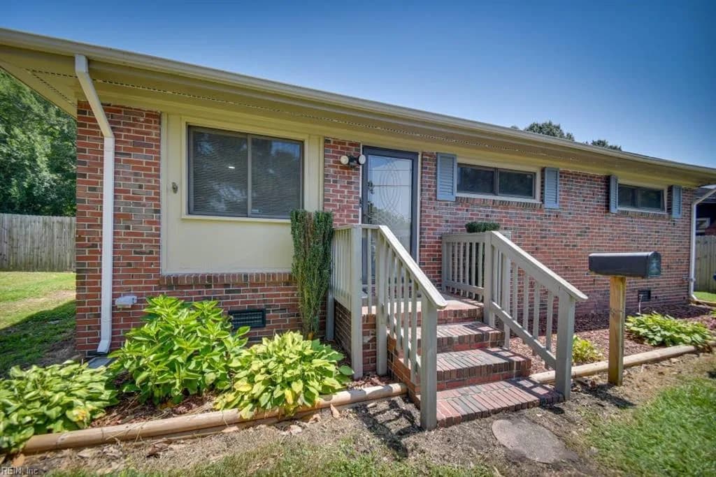 216 Matt LN, VIRGINIABEACH VA 23454 - Photo 2