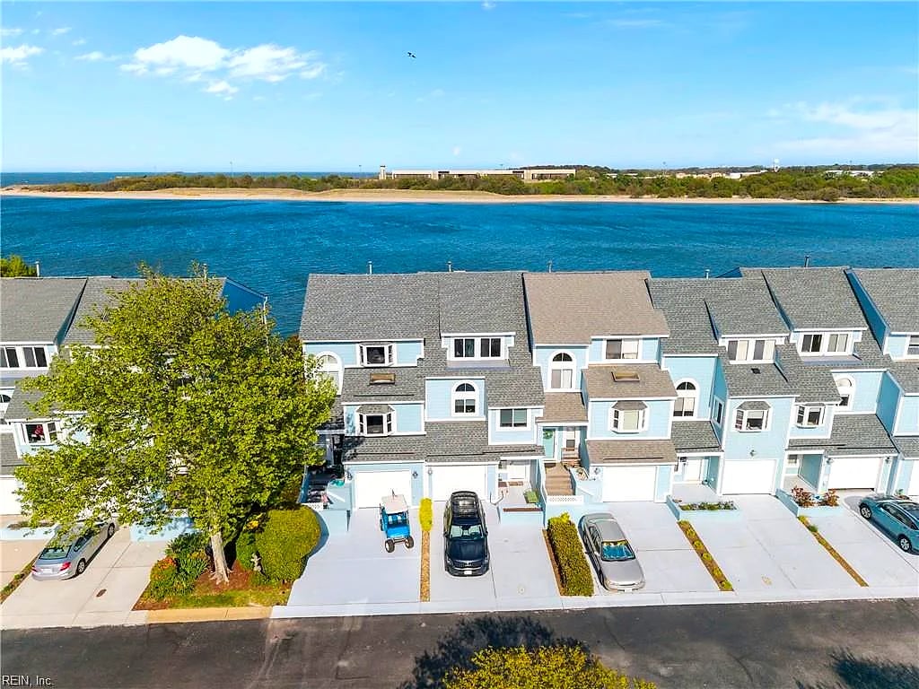 9516 Bay Front DR, Norfolk — 3 bed Residential, 2,200 sqft
