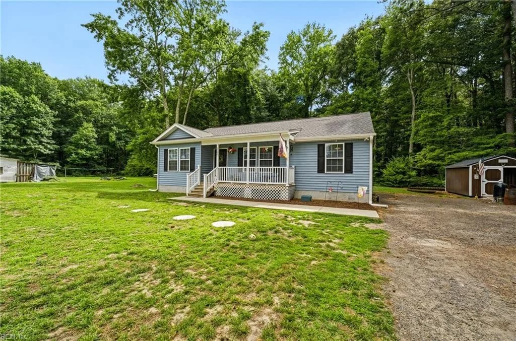 4568 Johns Point RD, GLOUCESTER VA 23061 - Main photo