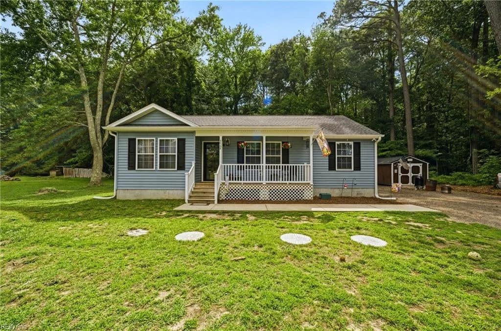 4568 Johns Point RD, GLOUCESTER VA 23061 - Photo 4