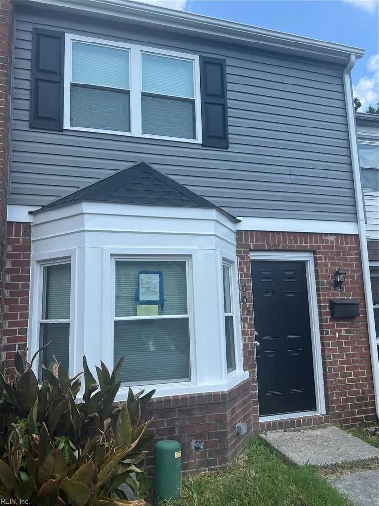 605 Harbour North DR, CHESAPEAKE VA 23320 - Photo 2