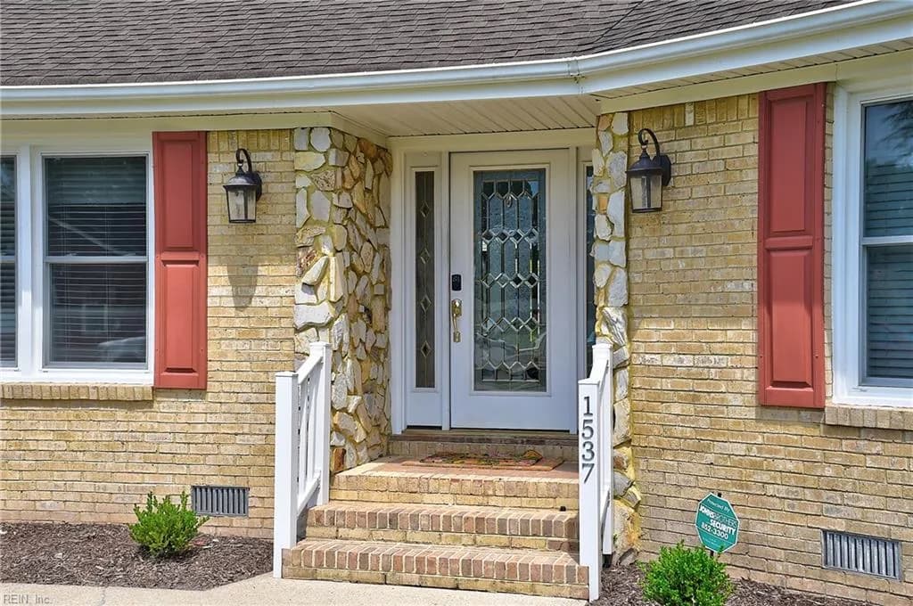 1537 Waterway CIR, CHESAPEAKE VA 23322 - Photo 3