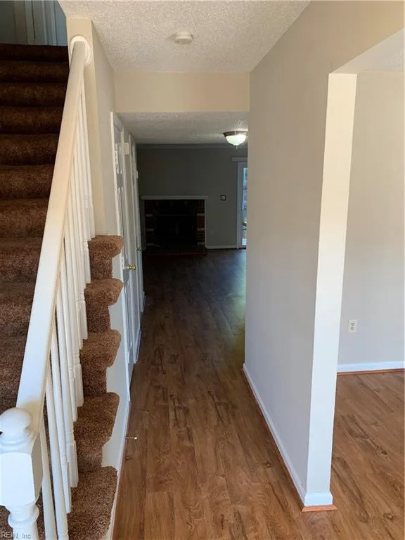 1960 Darnell DR, VIRGINIABEACH VA 23455 - Photo 4