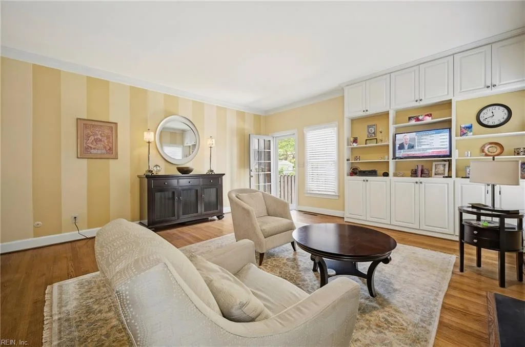 819 Botetourt GDNS, NORFOLK VA 23507 - Photo 3