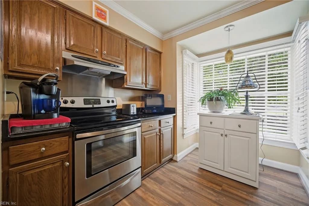 819 Botetourt GDNS, NORFOLK VA 23507 - Photo 5