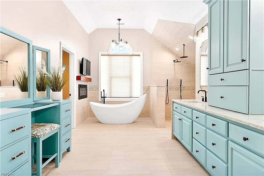 101 Shorewood TRCE, Yorktown — 4 bed Residential, 3,368 sqft