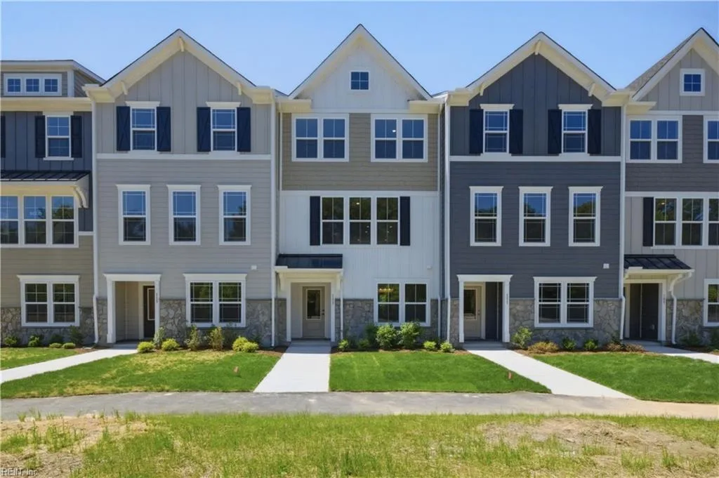 13 Bracewell LN, YORKTOWN VA 23692 - Main photo