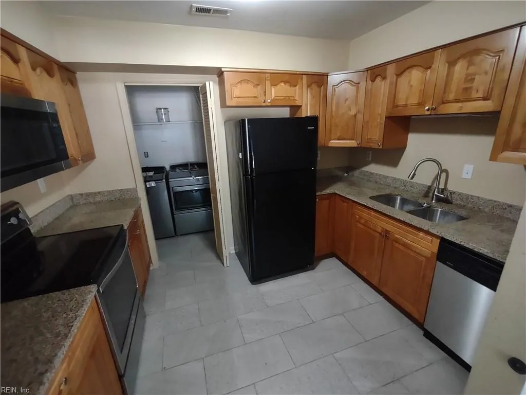 6024 Bradford DR #B, SUFFOLK VA 23435 - Photo 3
