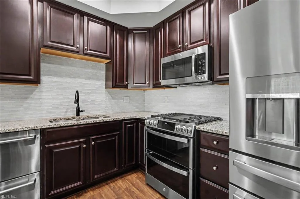 113 Hale CIR, YORKTOWN VA 23690 - Photo 4