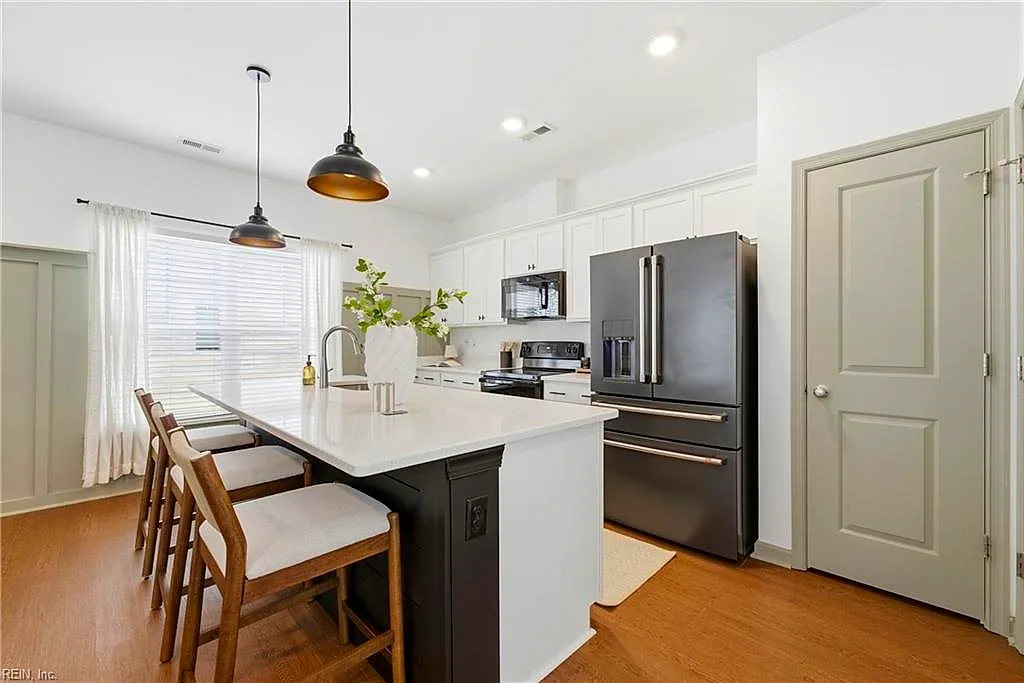 137 Mizzen Quarter LOOP, YORKTOWN VA 23693 - Photo 3