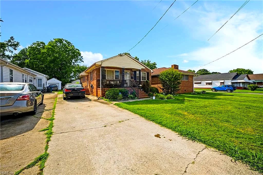 203 Maple ST, Suffolk — 2 bed Residential, 1,326 sqft