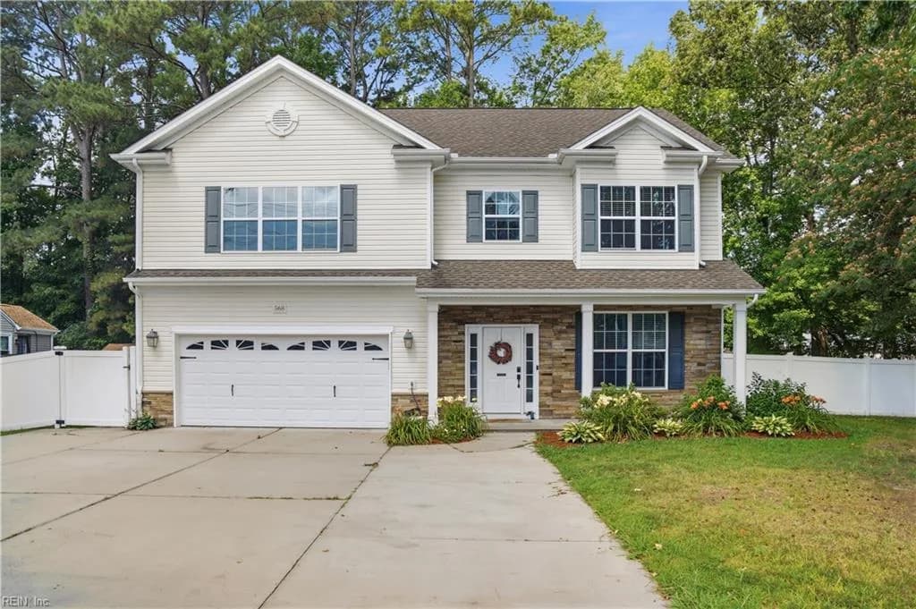 568 Waters RD, CHESAPEAKE VA 23322 - Photo 3
