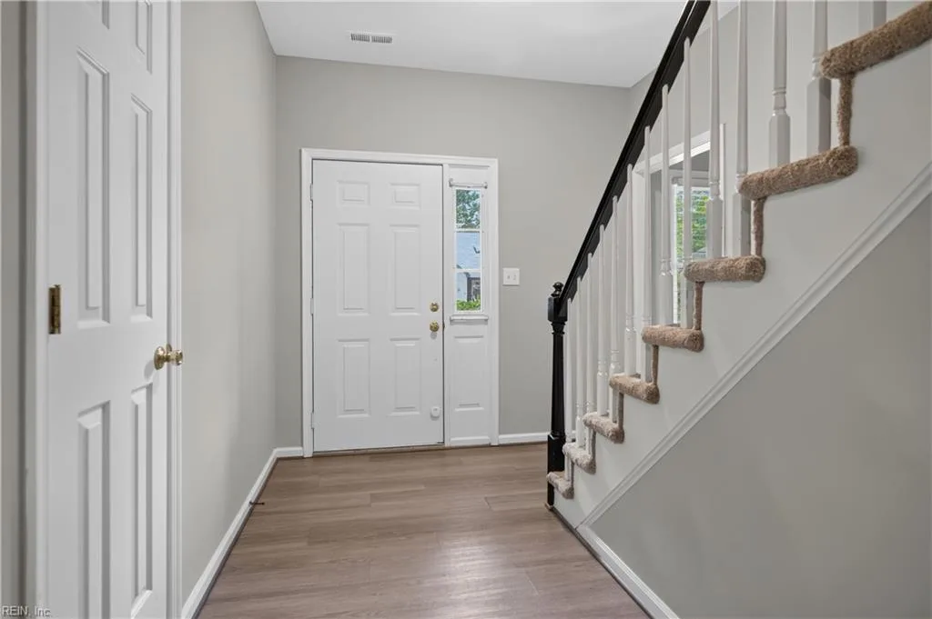 105 Ivy ARCH, YORKTOWN VA 23693 - Photo 4