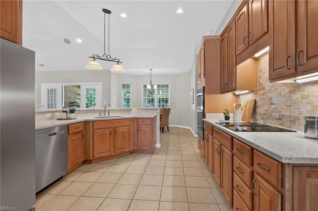 204 Castleberry DR, CHESAPEAKE VA 23322 - Photo 3