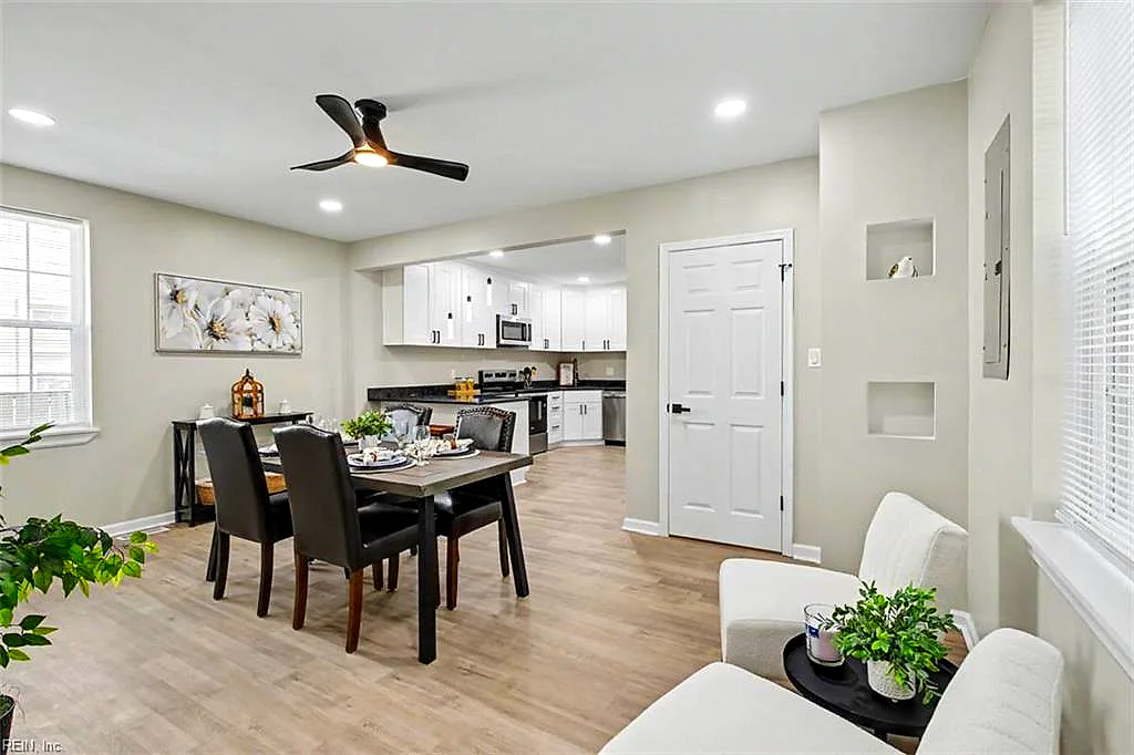 323 Poplar AVE, NEWPORT NEWS VA 23607