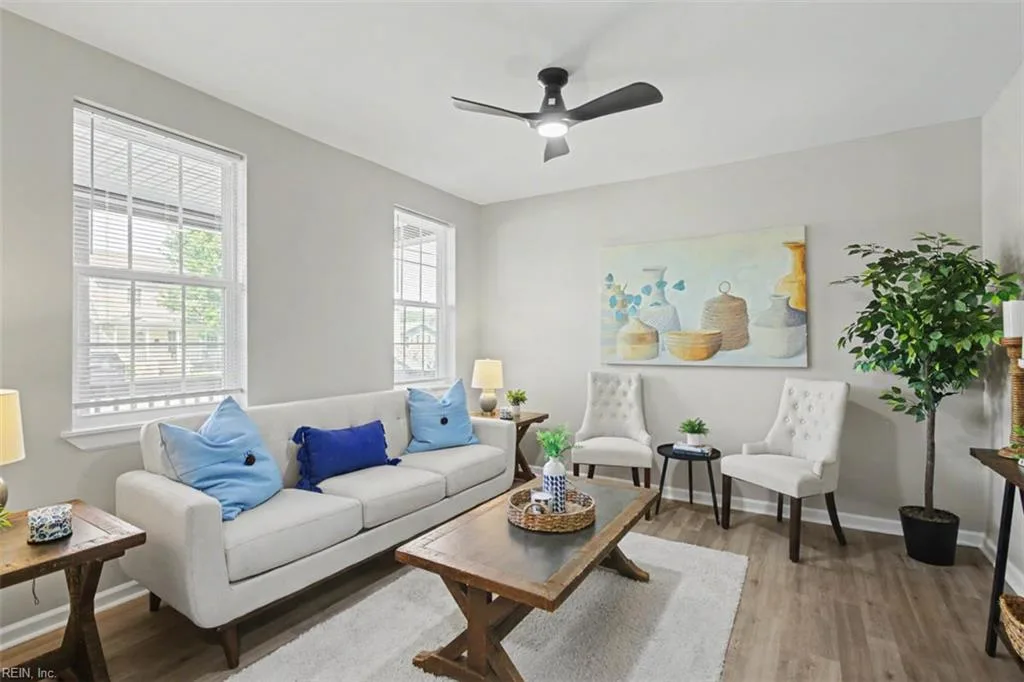 323 Poplar AVE, NEWPORTNEWS VA 23607