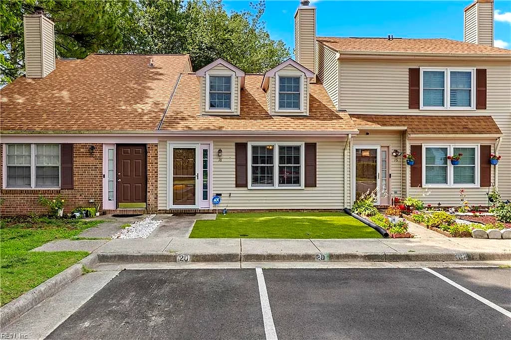 18 Parkway DR, Hampton — 1 bed Residential, 806 sqft