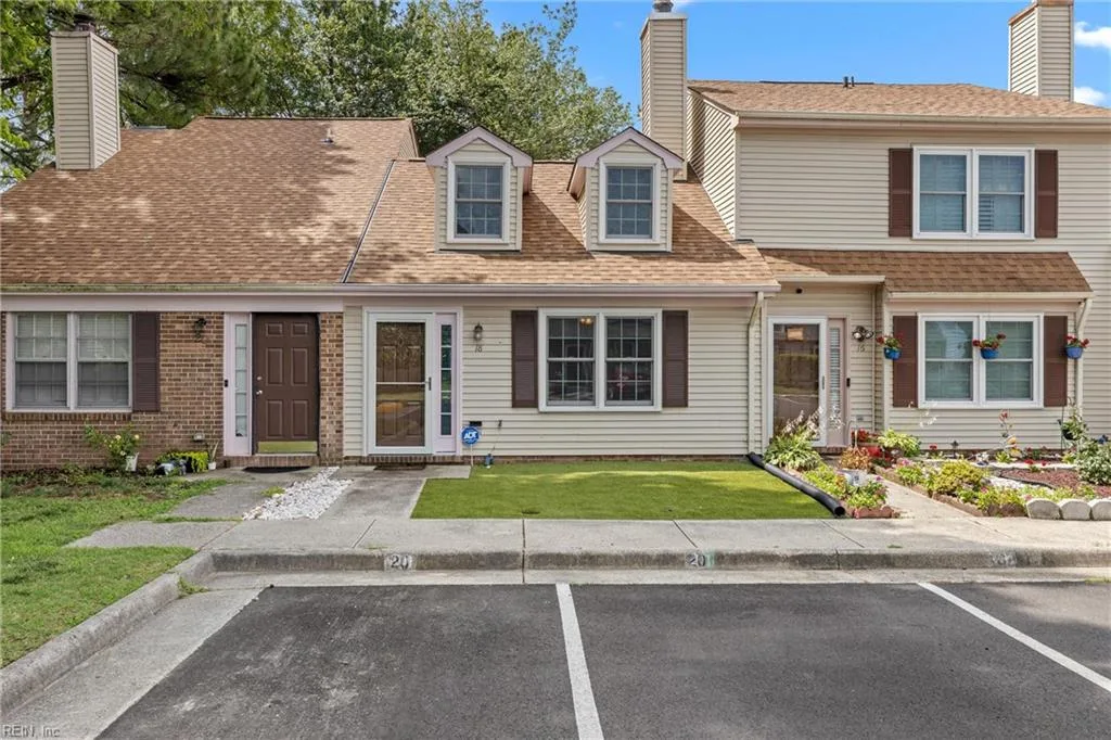 18 Parkway DR, HAMPTON VA 23669