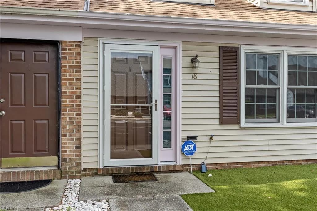 18 Parkway DR, HAMPTON VA 23669 - Photo 3