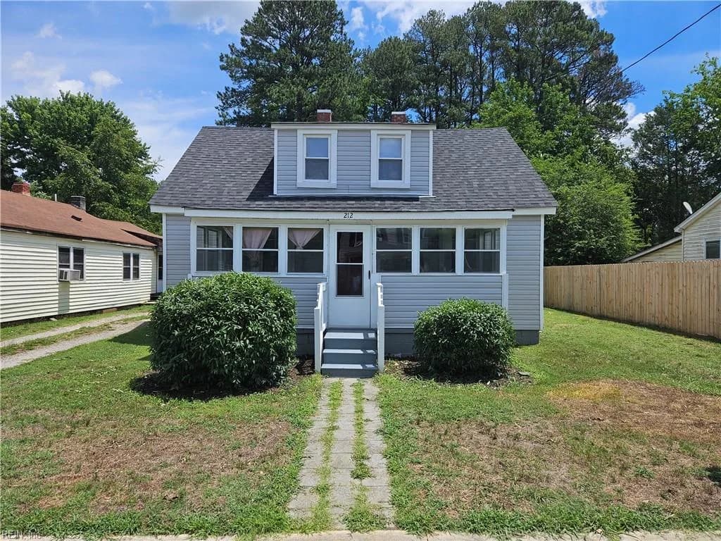 212 Middle ST, SMITHFIELD VA 23430 - Main photo