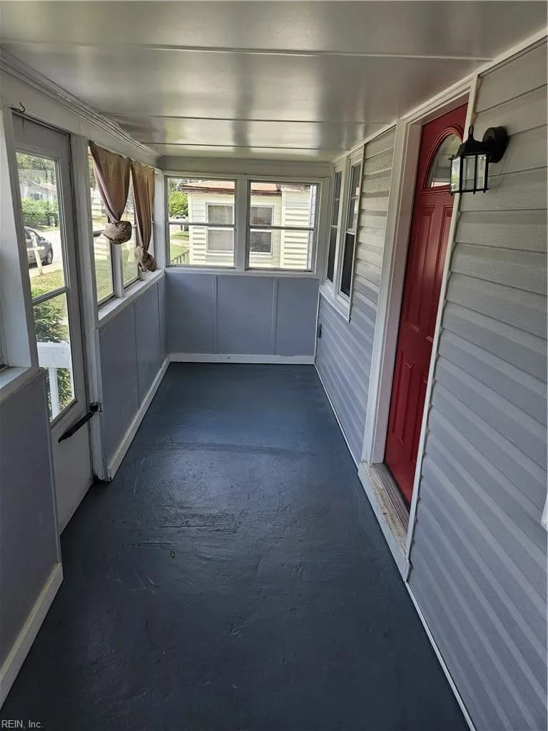 212 Middle ST, SMITHFIELD VA 23430 - Photo 5