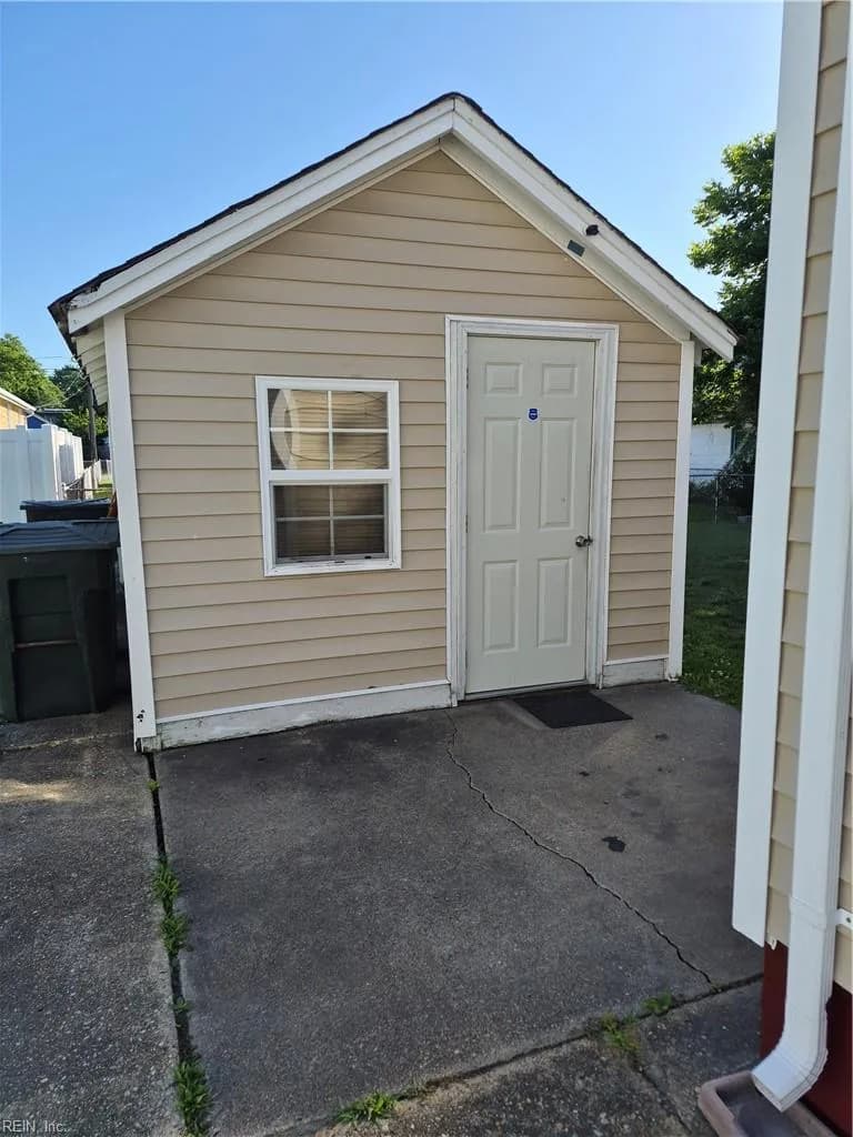 379 Schley AVE, HAMPTON VA 23661 - Photo 3