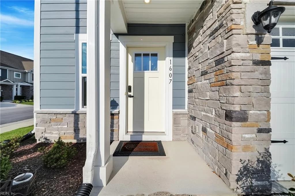 1607 Songbird LN, CHESAPEAKE VA 23323 - Photo 3