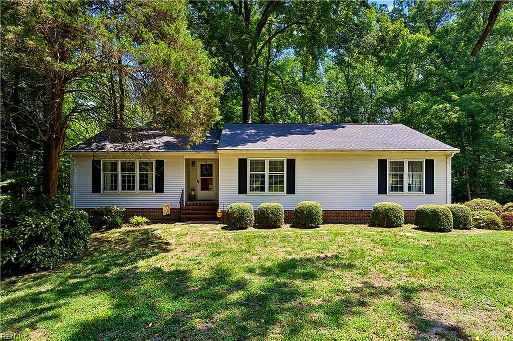 7483 Gloucester Village DR, GLOUCESTER VA 23061 - Main photo