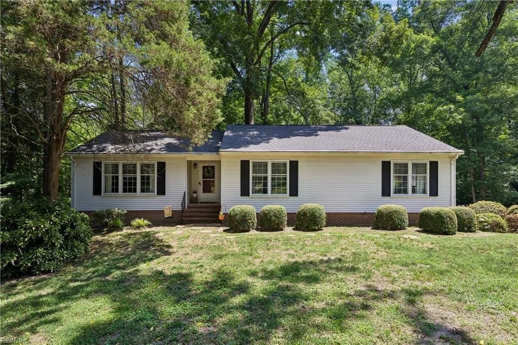 7483 Gloucester Village DR, GLOUCESTER VA 23061 - Main photo