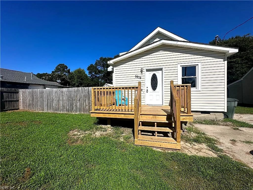 5912 Old AVE, NEWPORT NEWS VA 23605
