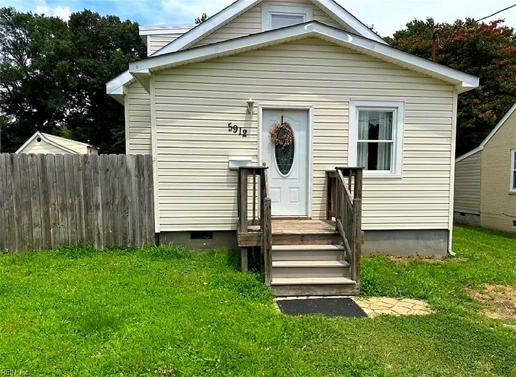5912 Old AVE, NEWPORT NEWS VA 23605