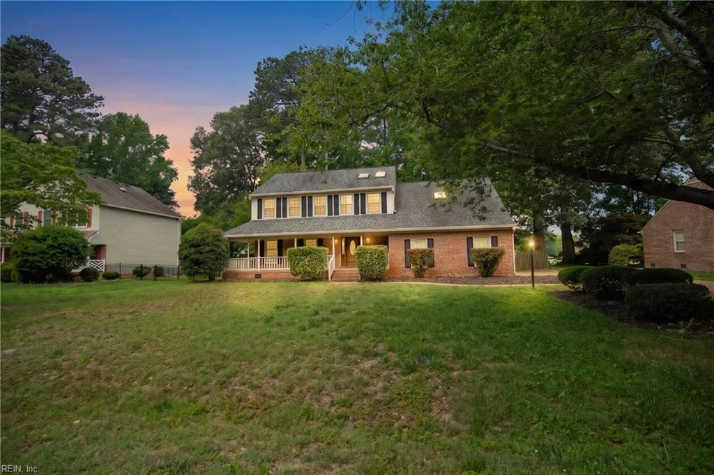 312 Lakeland CRES, YORKTOWN VA 23693