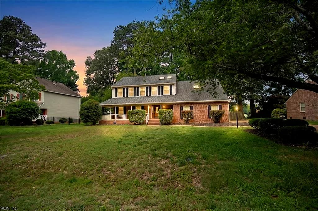 312 Lakeland CRES, YORKTOWN VA 23693 - Photo 2
