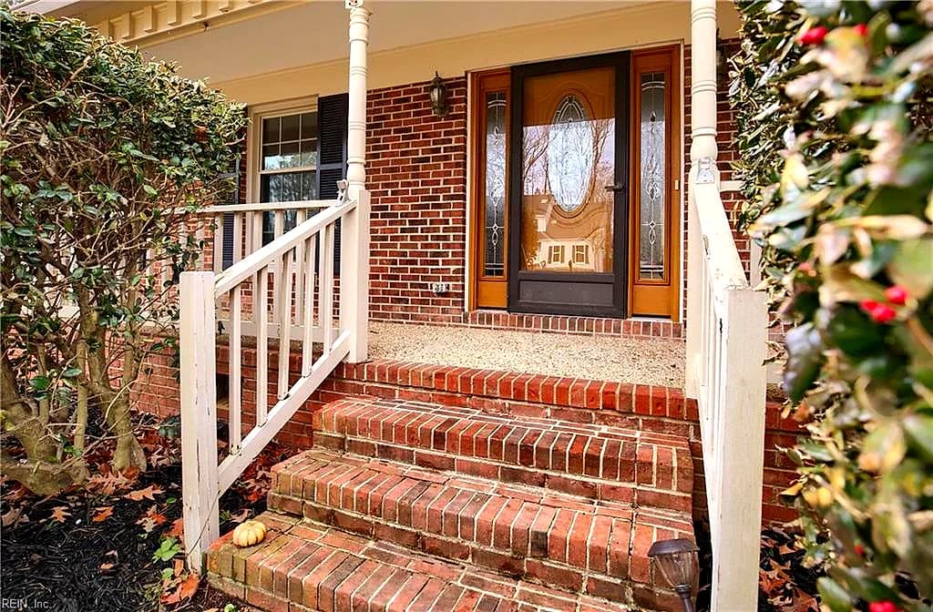 312 Lakeland CRES, YORKTOWN VA 23693 - Photo 4