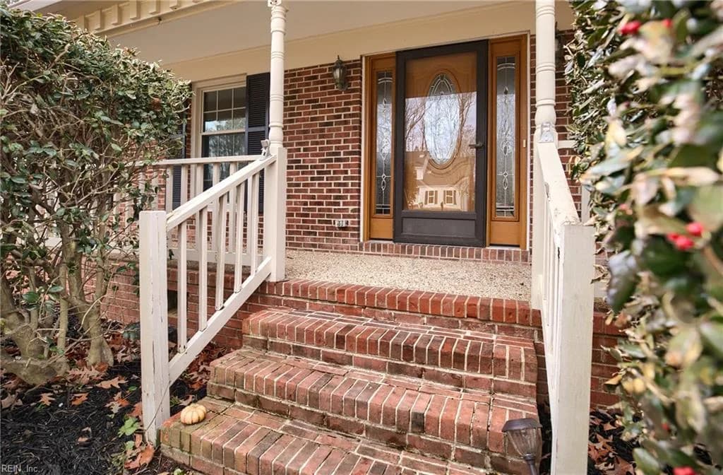 312 Lakeland CRES, YORKTOWN VA 23693 - Photo 4