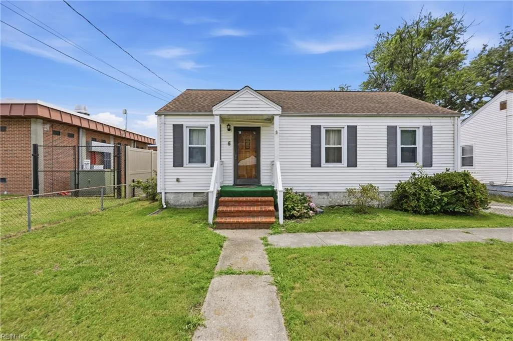 6 Thornrose AVE, HAMPTON VA 23669