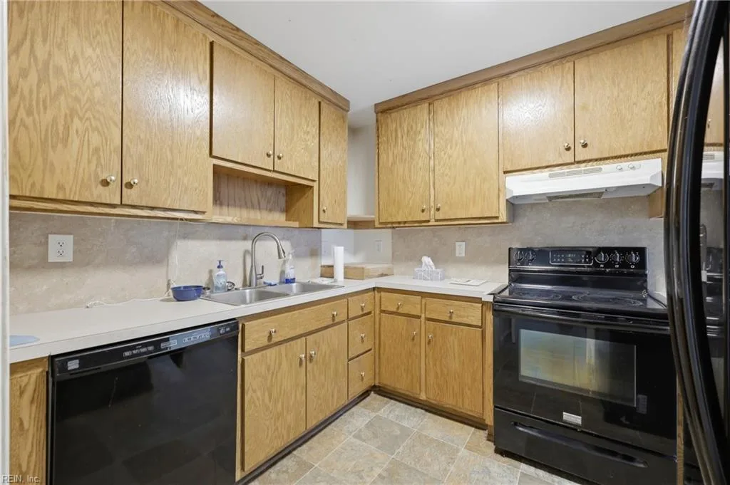 6 Thornrose AVE, HAMPTON VA 23669 - Photo 5