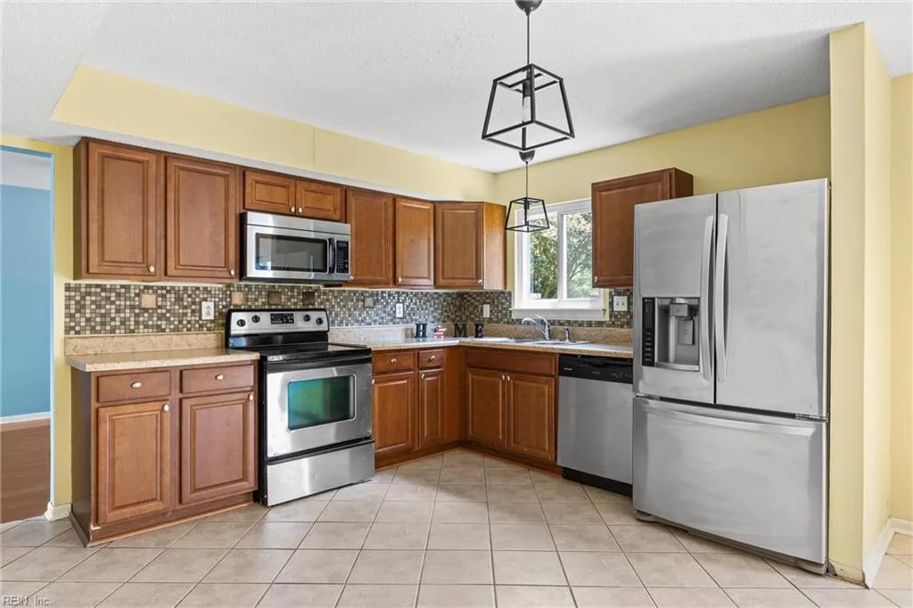 3301 Waterman RD, VIRGINIABEACH VA 23452 - Photo 4